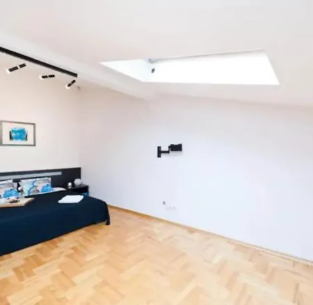Urban Nest Apartments- Old Town Stradomska 9 Апартаменты *
