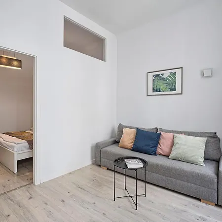 Urban Nest Apartments- Old Town Stradomska 9 Апартаменты *